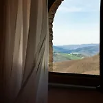 Tenuta Borgo Santa Cecilia *