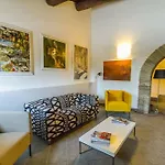 Tenuta Borgo Santa Cecilia *