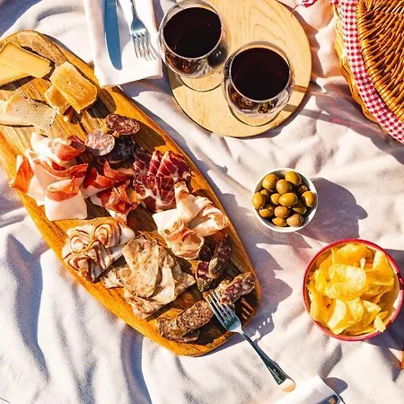 Tenuta Borgo Santa Cecilia مزرعة للإقامة *