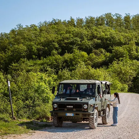 Tenuta Borgo Santa Cecilia *
