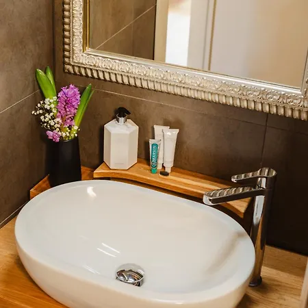 Tenuta Borgo Santa Cecilia *