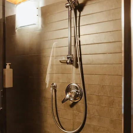 Tenuta Borgo Santa Cecilia *