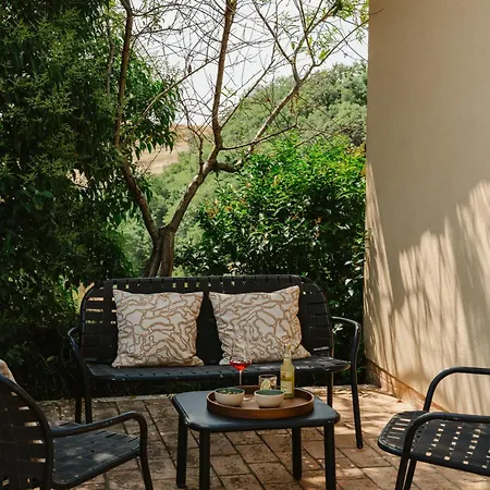 Tenuta Borgo Santa Cecilia *