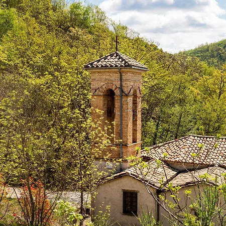 Tenuta Borgo Santa Cecilia *