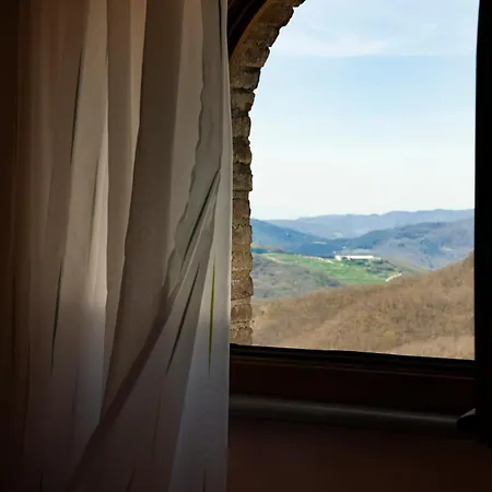 Tenuta Borgo Santa Cecilia *