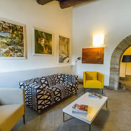 Tenuta Borgo Santa Cecilia *