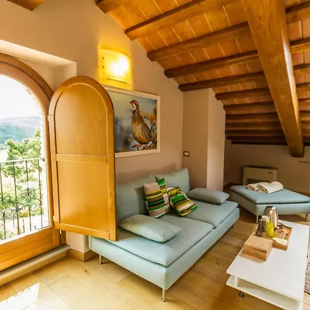 Borgo Santa Cecilia *